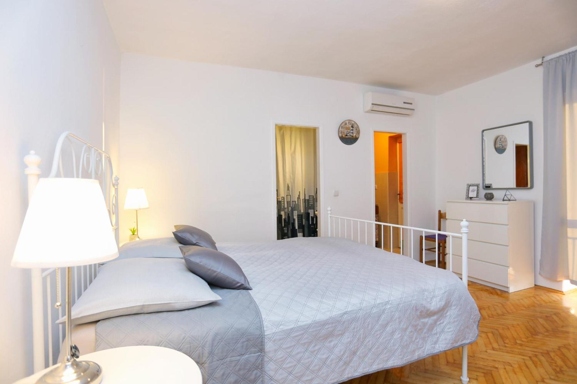 Apartments And Rooms With Parking Space Makarska - 18028 Номер фото