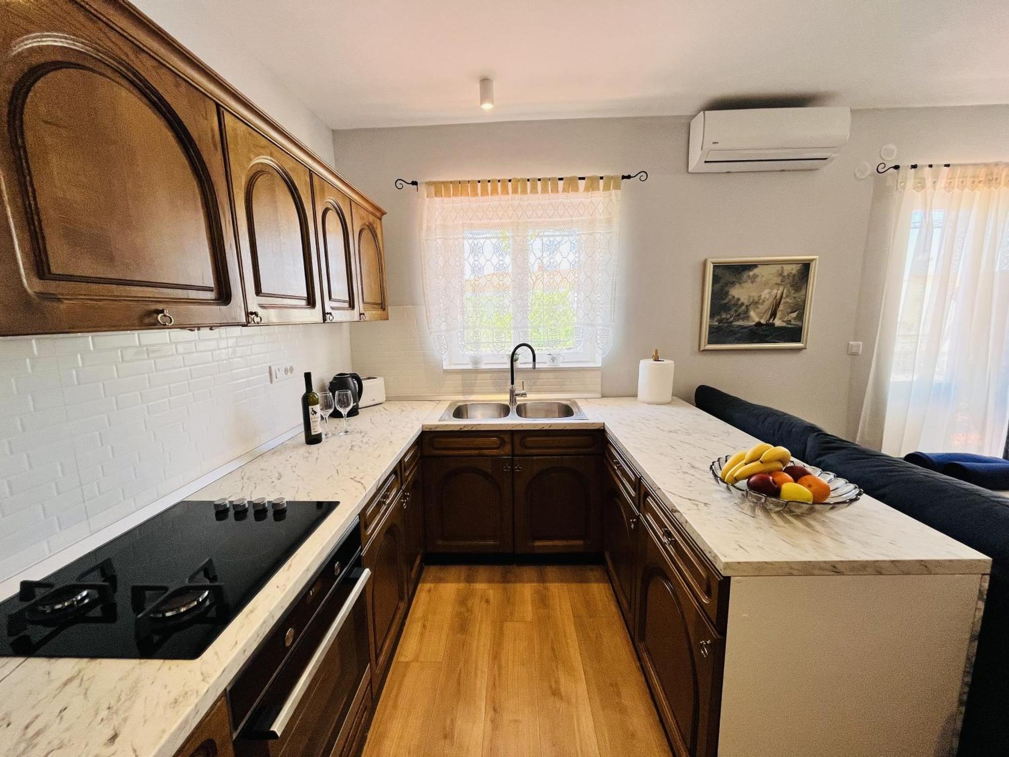 Apartments And Rooms With Parking Space Makarska - 18028 Номер фото